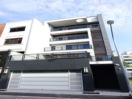 台南透天別墅建案 兩款含車庫的現代風住宅 Homify