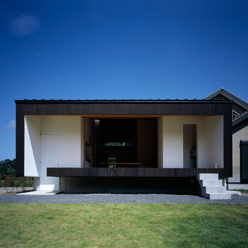 宙に浮いたようなファサードが印象的な家5軒 Homify