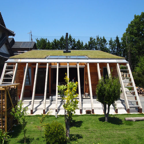 屋根の上の芝生でゴロリ Mat House Homify 屋根の上の芝生でゴロリ Mat House Homify