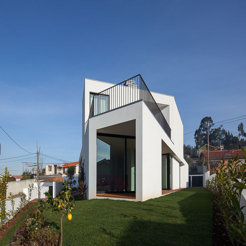 깔끔하고 단정한 모던 디자인 전원주택 | 호미파이 & Homify