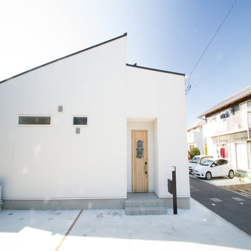 外国の家みたい さわやかな白い外観とお洒落な室内空間が素敵な住まい Homify