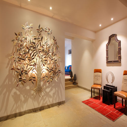 Entrance wall new arrivals design