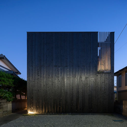 通り土間と焼杉板の味わいある住まい Homify