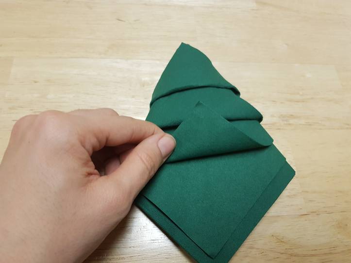 DIY: Como fazer uma árvore de Natal com um guardanapo de papel | homify