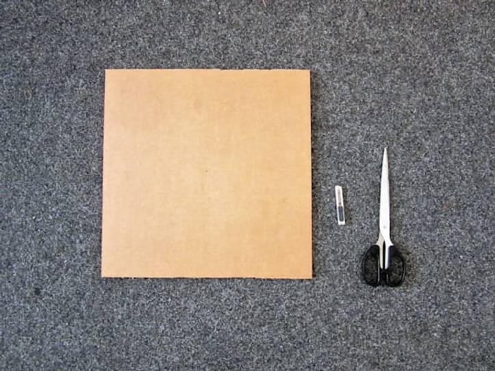 Material para hacer clearance un reloj de carton