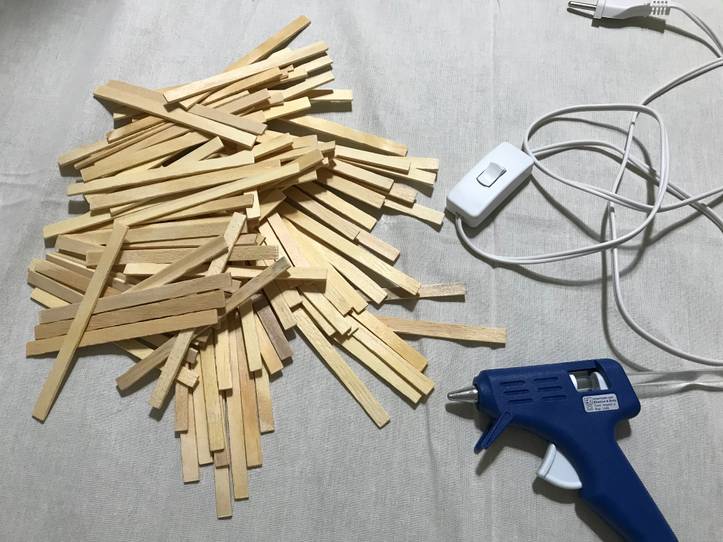 How to DIY A Desk Lamp with Popsicle Sticks in 17 Steps