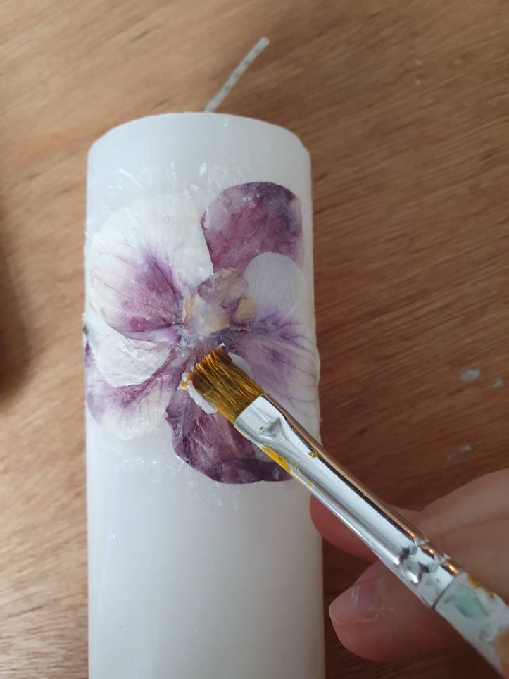 Quick and Easy Pressed Flower Candles : 4 Steps (with Pictures) -  Instructables