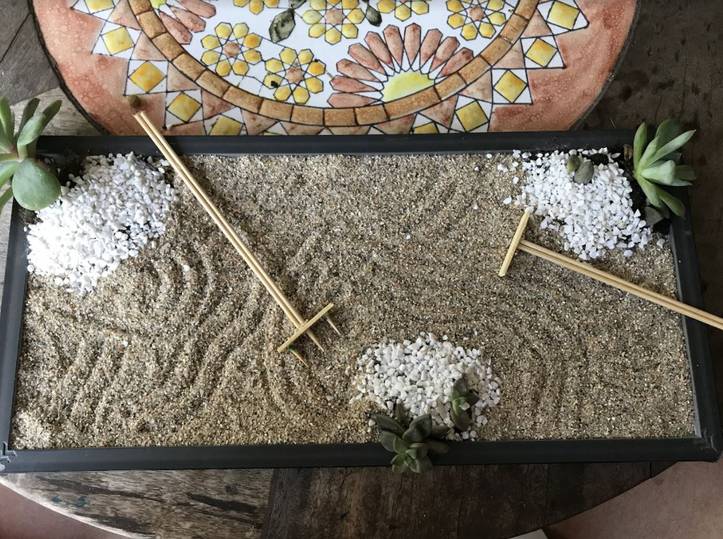 Cómo Construir un Mini Jardín Zen con un Mini Rastrillo en 12