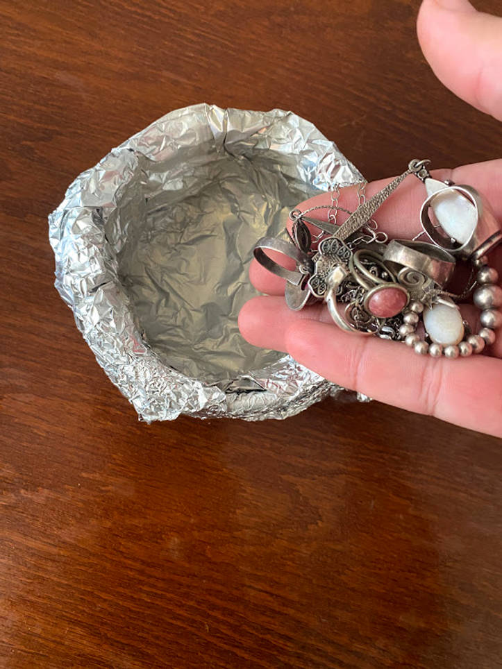 13 Effective Tactics to Shine Silver Using Aluminum Foil homify