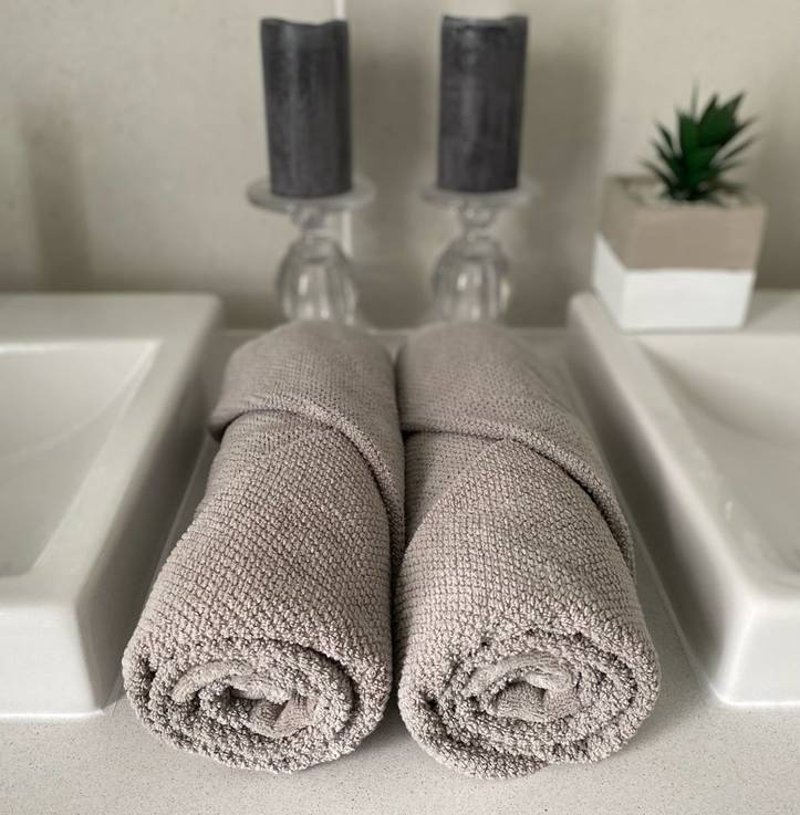 Come piegare un asciugamano in perfetto stile hotel [2 modi]