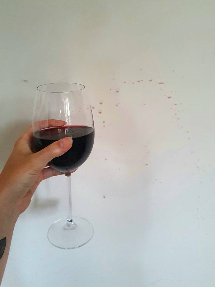 Cómo eliminar las manchas de vino