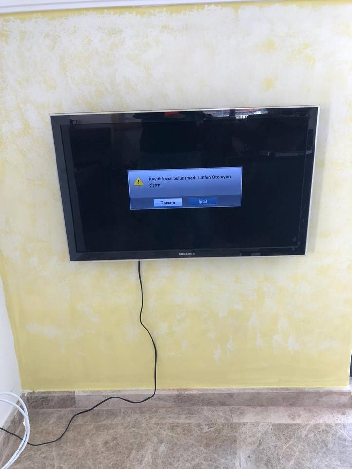 Cómo colgar la tv en la pared sin que se vean los cables
