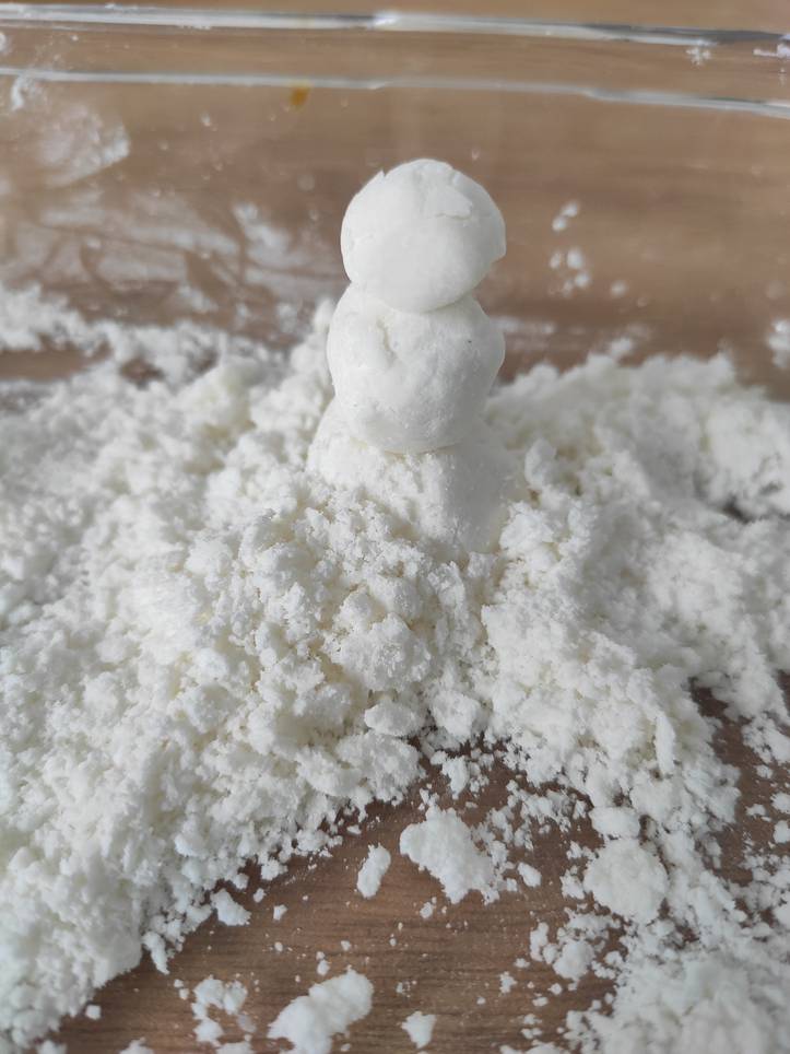 Aprende a hacer nieve artificial casera, solo necesitas jabón y bicarbonato
