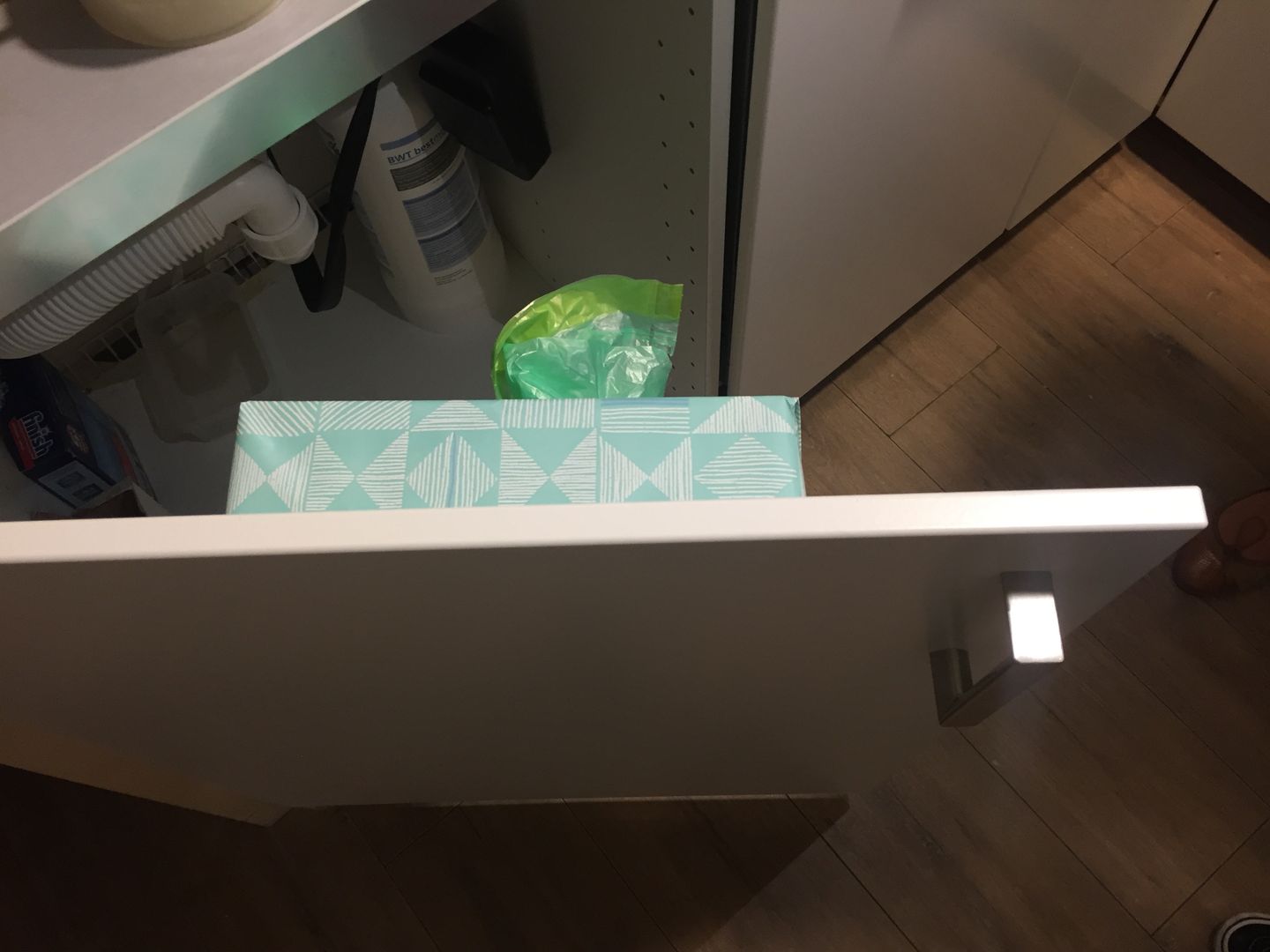 How to pack plastic bags into a carton | homify