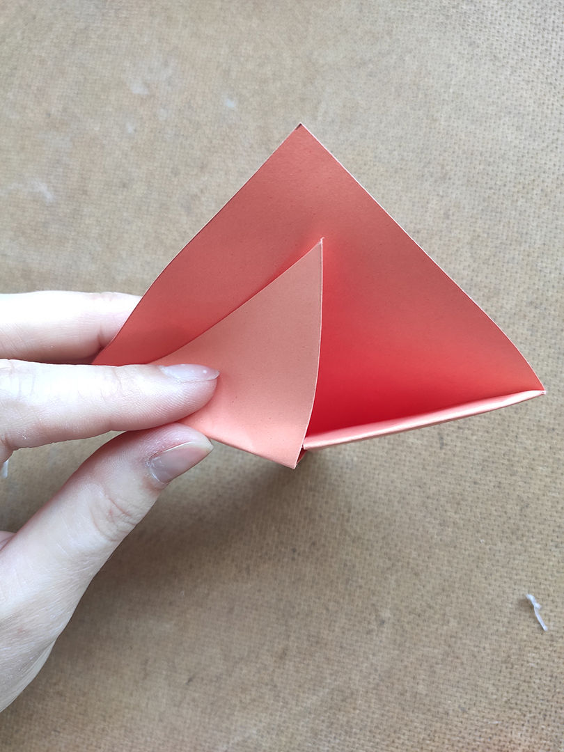 Segnalibro origami, i passaggi per realizzarlo