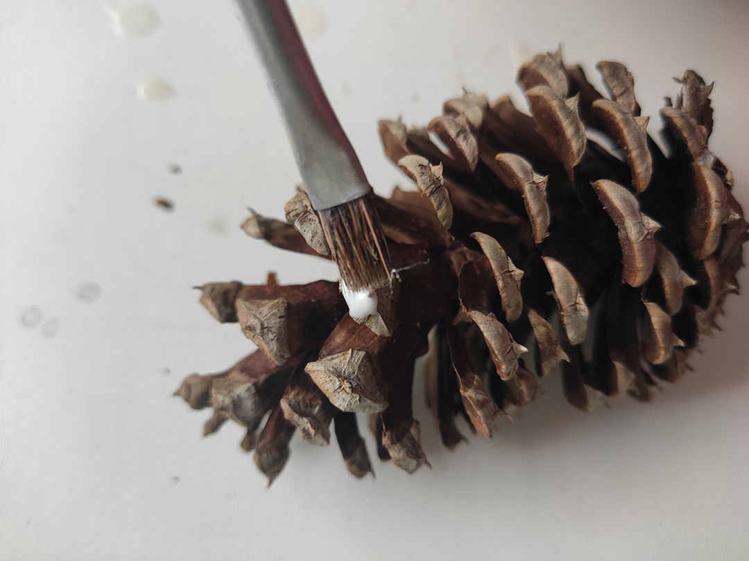 Kozalaklara sim ekleyin