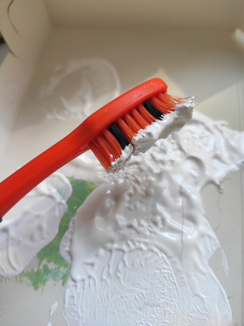 Diş fırçası ile boyama