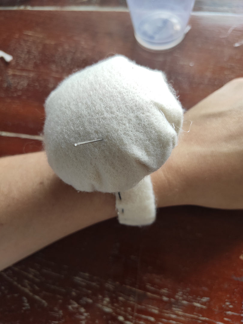 Bileklikli iğnedenlik