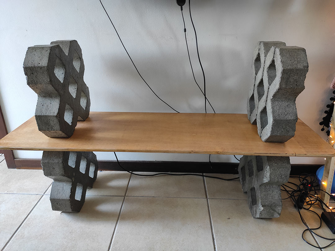 Diy本棚 シンプルな本棚の作り方 コンクリートブロック 木 Homify