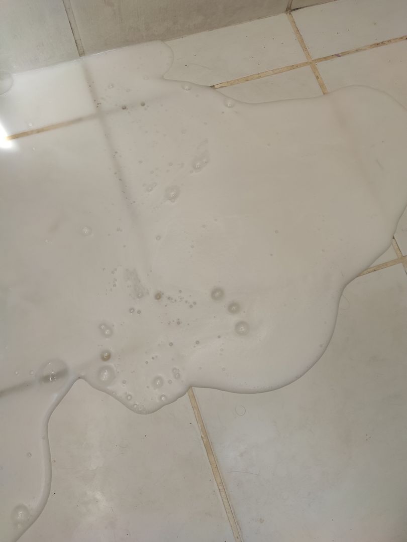 Supermercados Tía - Tips de 5 pasos para limpiar los azulejos del  baño:🚽🚿👌 1.- Toma una esponja seca, friega toda la superficie para  aflojar y quitar los restos de jabón y suciedad