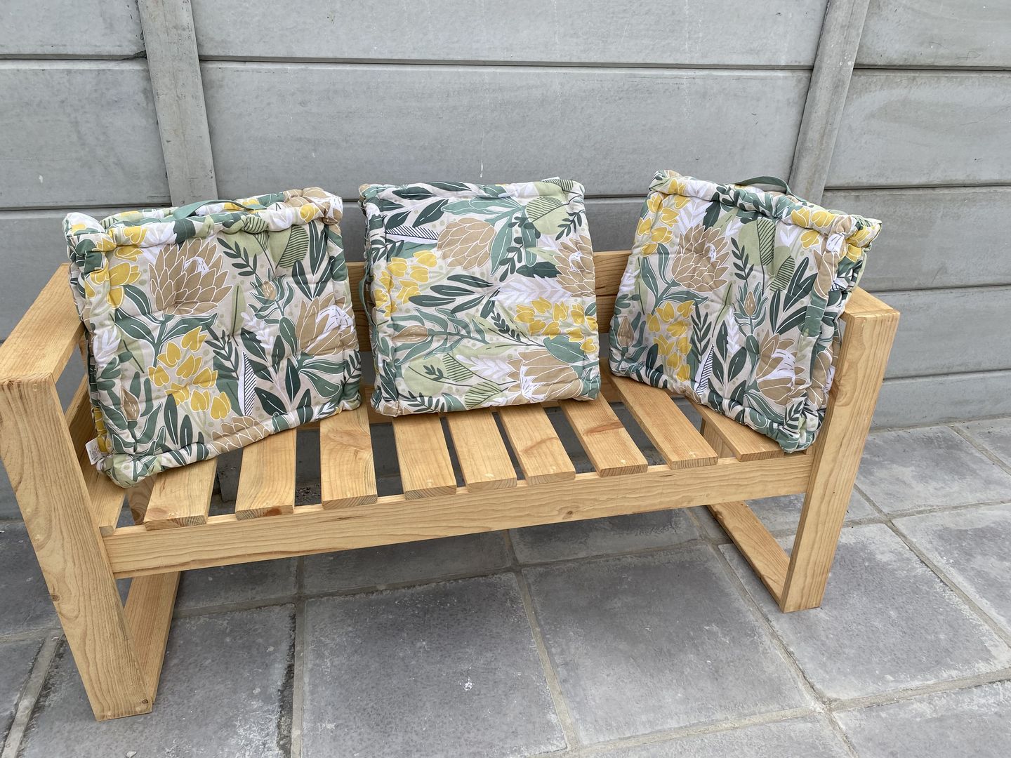 how-to-clean-your-outdoor-patio-cushions-in-5-steps-homify