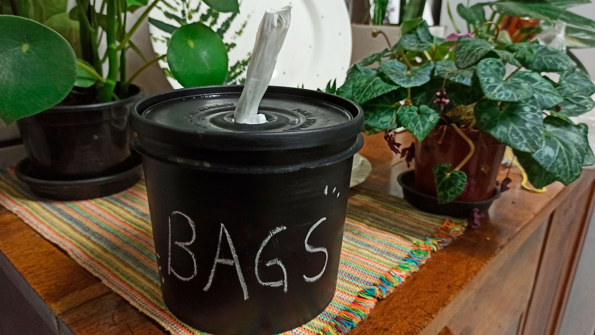 8 Easy DIY Steps On How To Make A Plastic Bag Holder homify