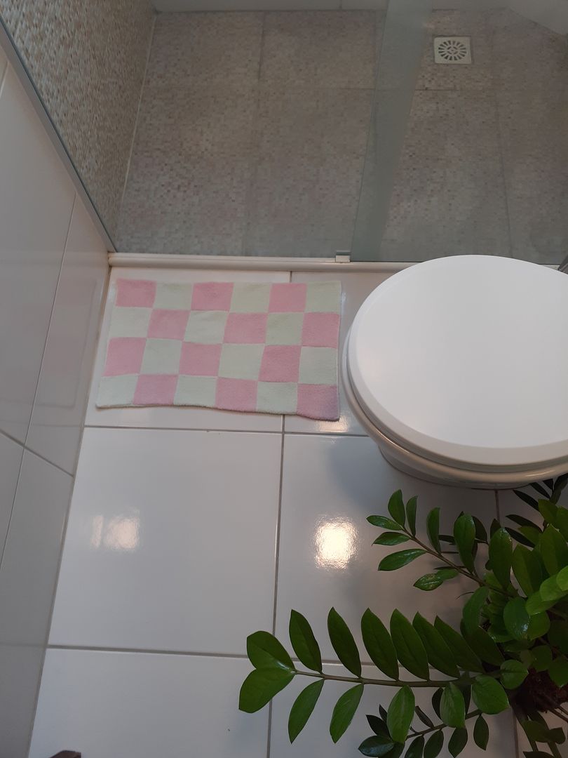 17Step DIY Guide To Make Bath Mat From Old Towels Easy DIY Bathroom