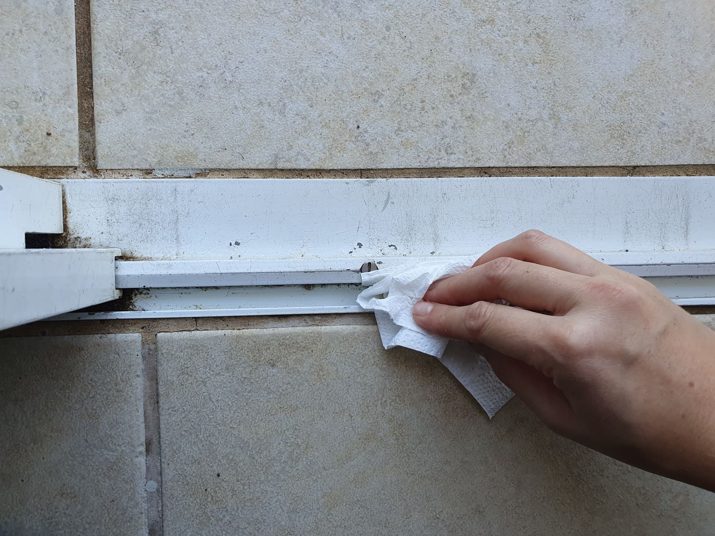 How to Clean Sliding Door Tracks (Step by Step Guide) - Queen of