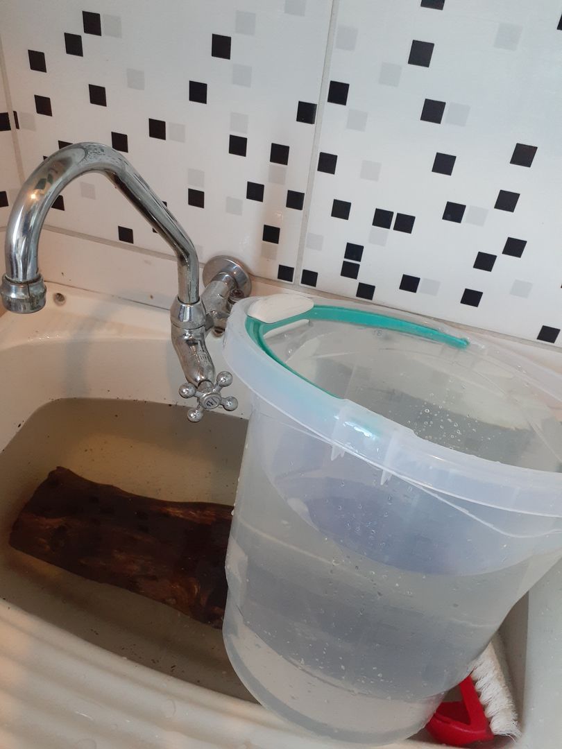 Adım 4: Dalgaların karaya attığı odun parçasına biraz ağırlık ekleyin.