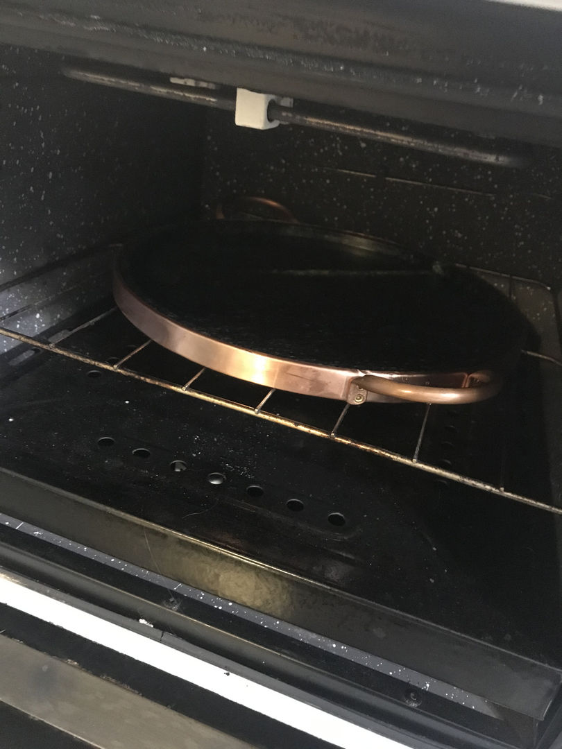 Wie ihr euren Pizzastein aus Eisen in 6 einfachen Schritten reinigt