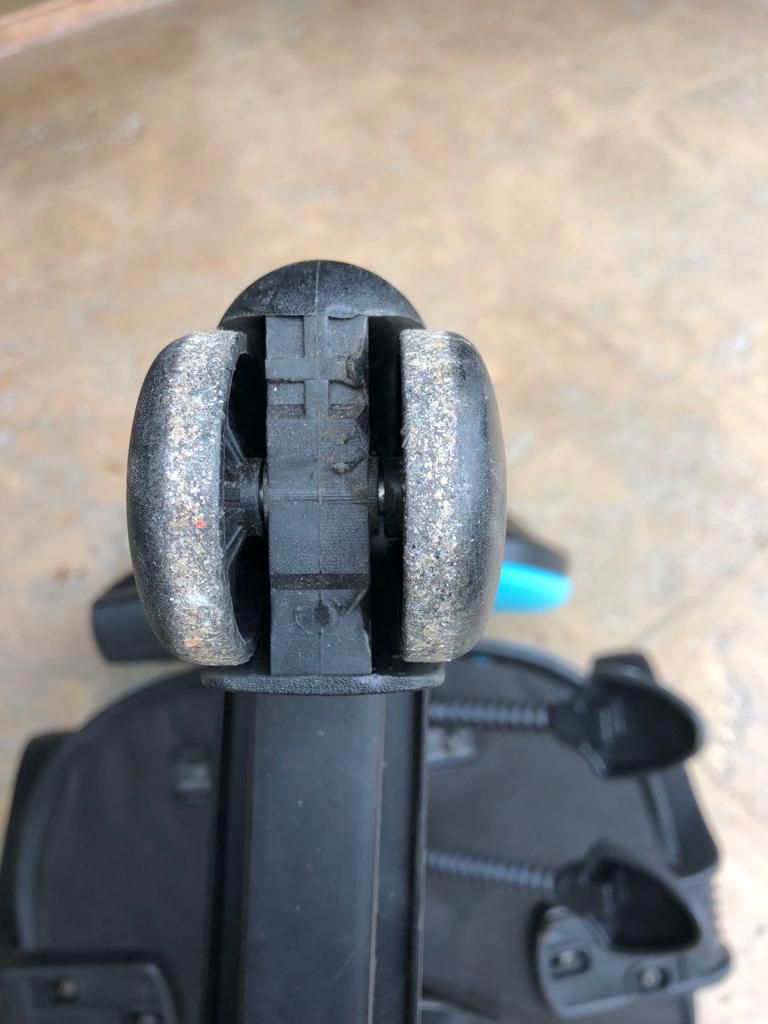 13 Easy Steps + Tips on How to Remove Hair from Office Chair Wheels