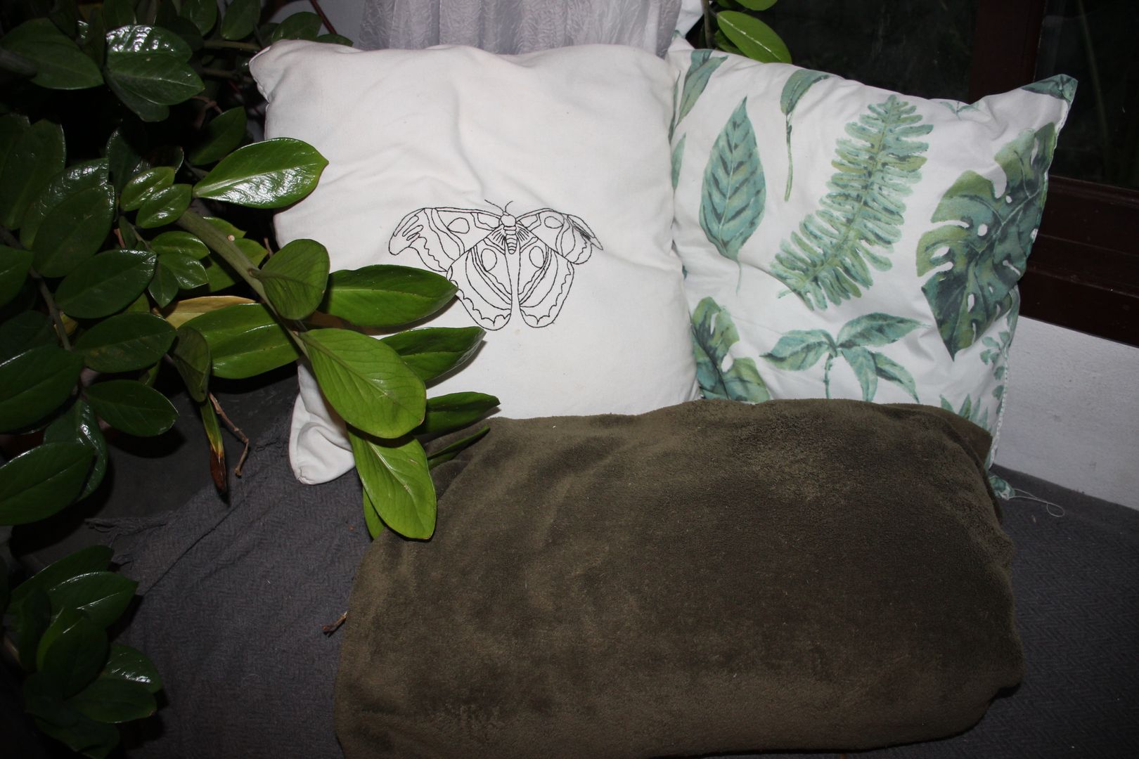 13 Steps Easy DIY Tutorial on How to Sew a Hole l Hand Sewing a Hole at