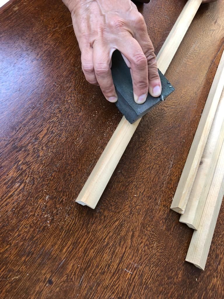 Adım 3: Ahşabı zımparalayın