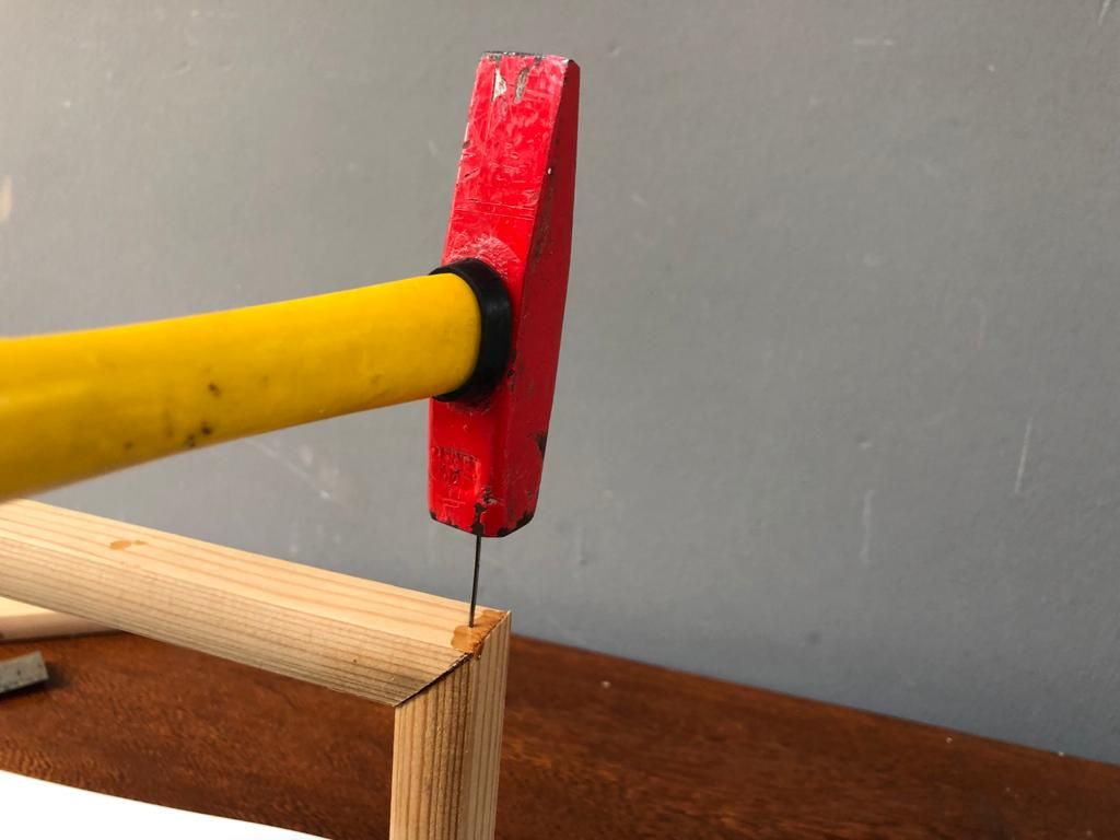 Dokuzuncu Adım: Köşelere çivi ekleyin