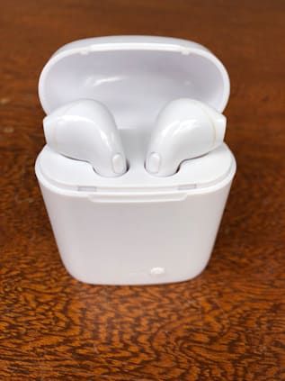 Come pulire gli AirPod in 12 step: rimuovere il cerume