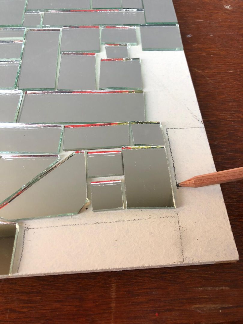 Mosaik-Spiegel selbst bauen - DIY-Anleitung in fünf Schritten