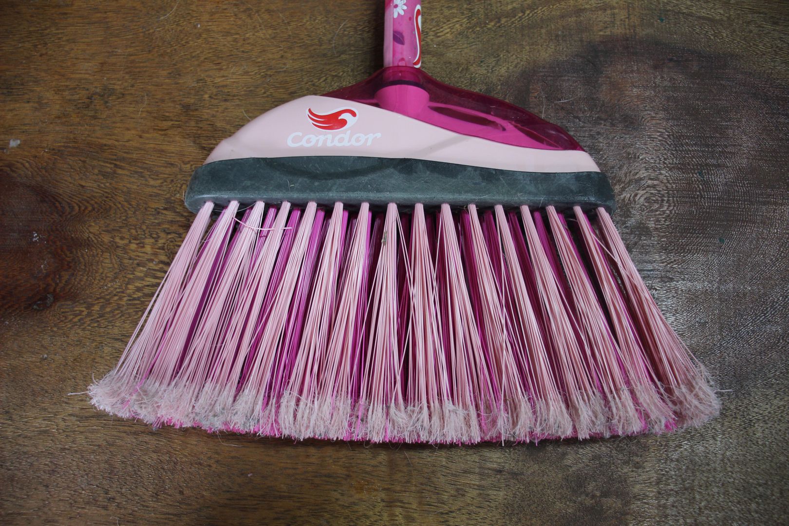 How to Clean a Broom Head to Make It As Good As New [7 Steps] homify