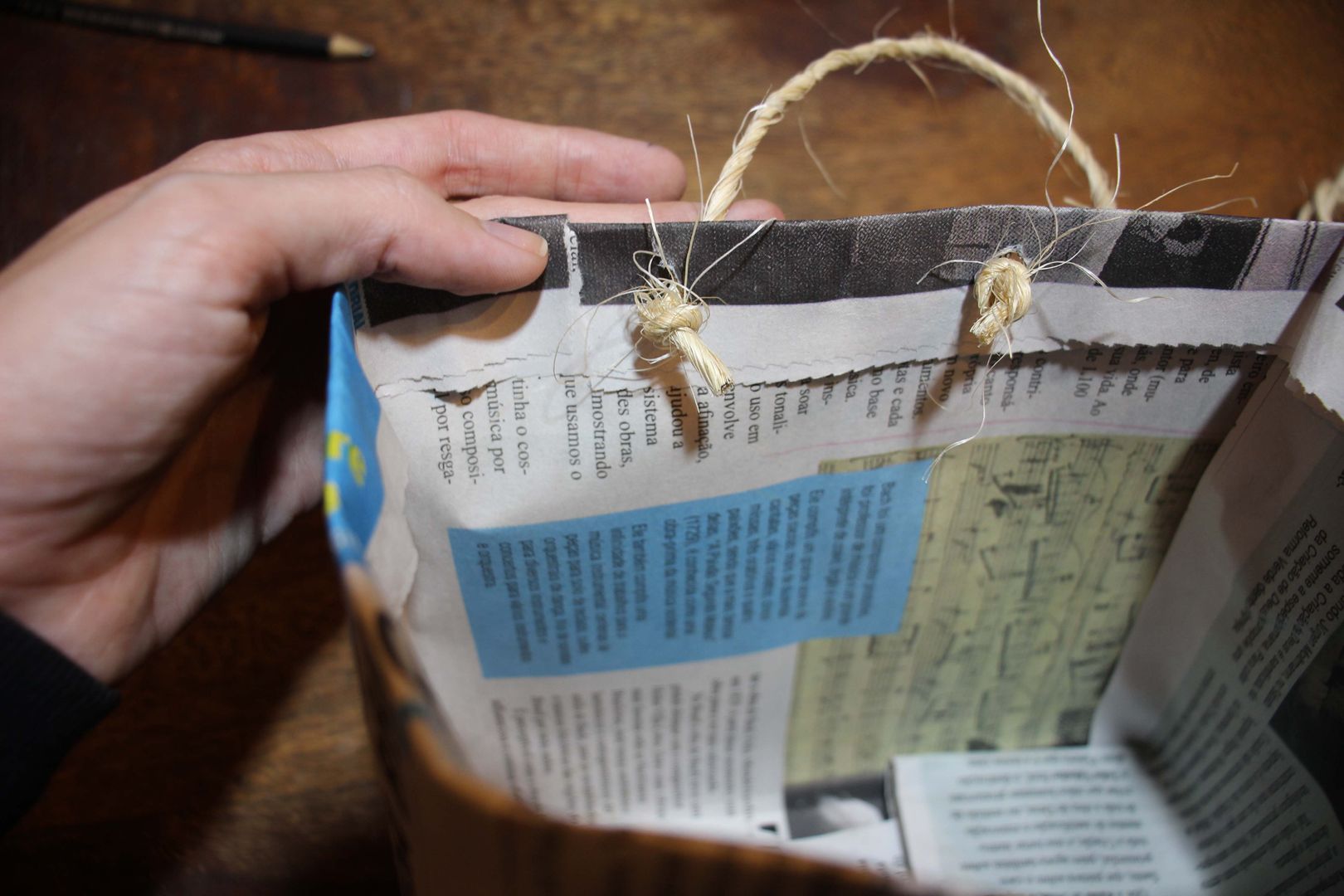 How To Make an Eco Friendly Paper Bag Using Newspaper! 