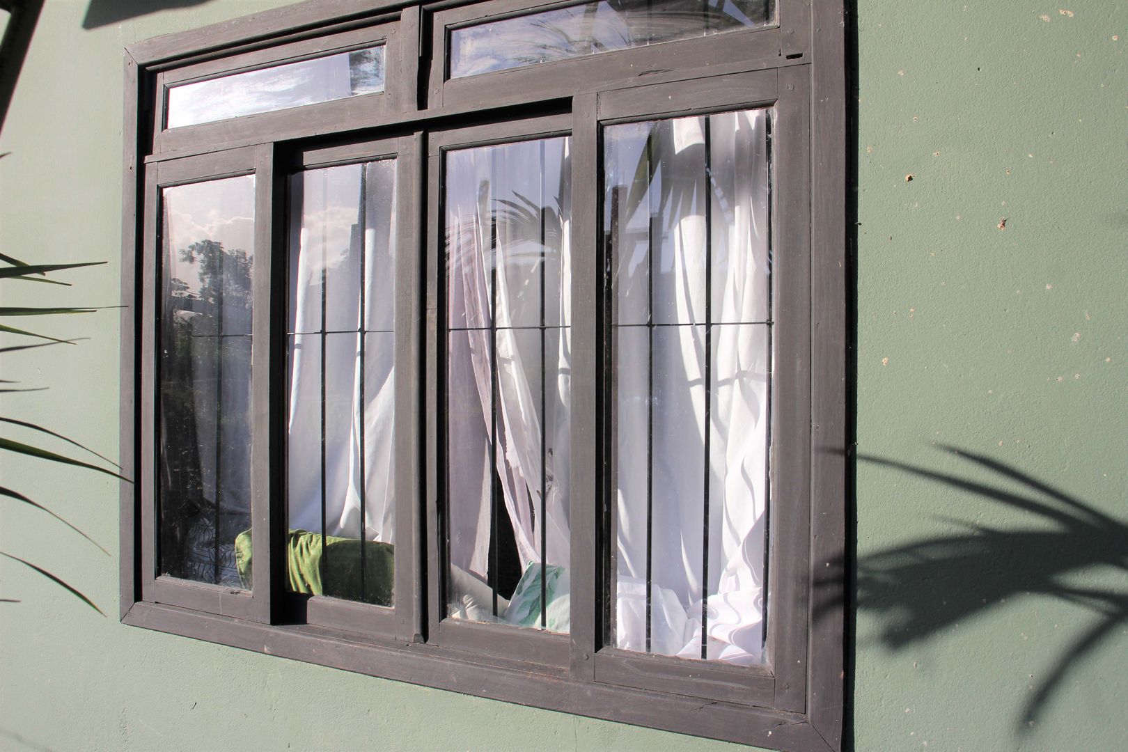 How To Clean Windows With A Squeegee 6 Simple Steps To Do It