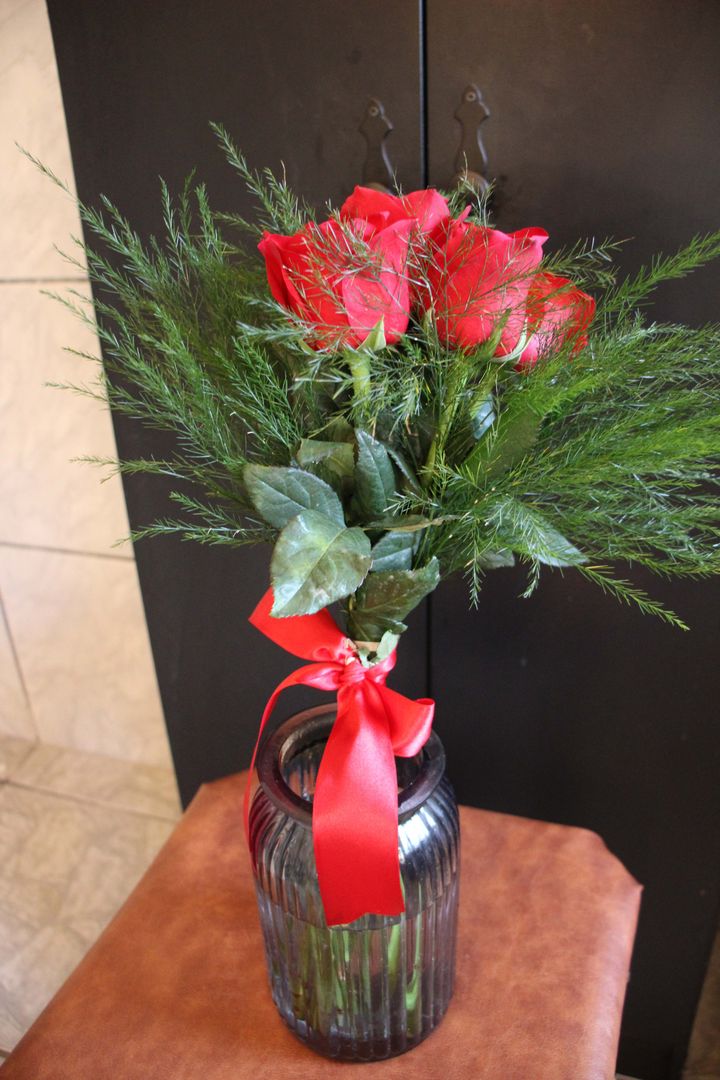 How to Keep Roses Alive Longer in a Vase Helpful Tips + Instructions