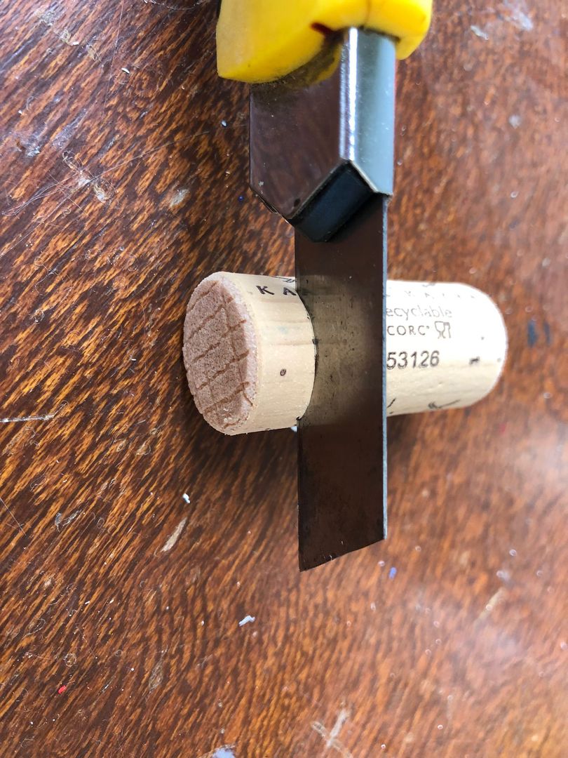 Adım 12: Bir mantar parçası kesin