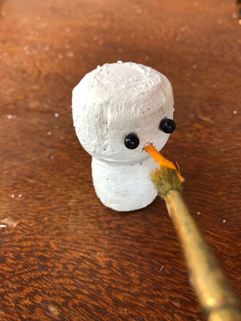 Adım 7: Canlı bir turuncu renge boyayın