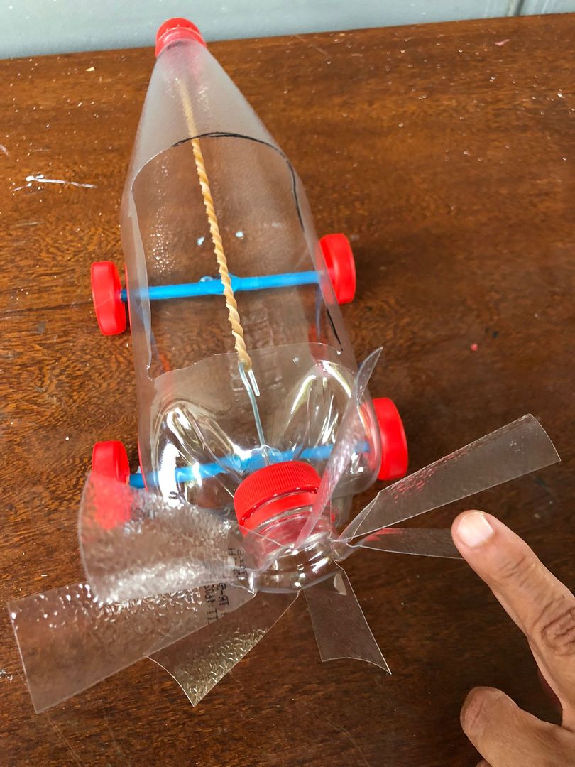 Hoe Maak Je een DIY Plastic Fles Speelgoed in 19 Stappen