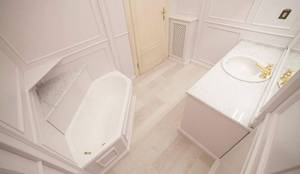Boiserie per bagno por Falegnameria Grelli Danilo | homify Boiserie per bagno por Falegnameria Grelli Danilo | homify