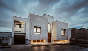 Casa moderna con cubiertas planas.: Casas de estilo  de OOIIO Arquitectura, Moderno Piedra 
