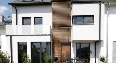 Gartenansicht mit Holzfuge : Reihenhaus von in_design architektur