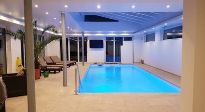 Schwimmbecken aus PP-Vollkunststoff weiß für Hallenschwimmbad privat Moderne Pools von AH BADDESIGN GMBH Schwimmbad & Saunabau Modern Granit