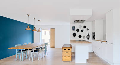 Küche und Essbereich Steffen Wurster Freier Architekt Küchenzeile Holz Weiß