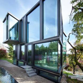11 amazing houses with a lot of glass