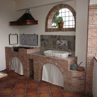 Brick barbecue building: a step-by-step guide